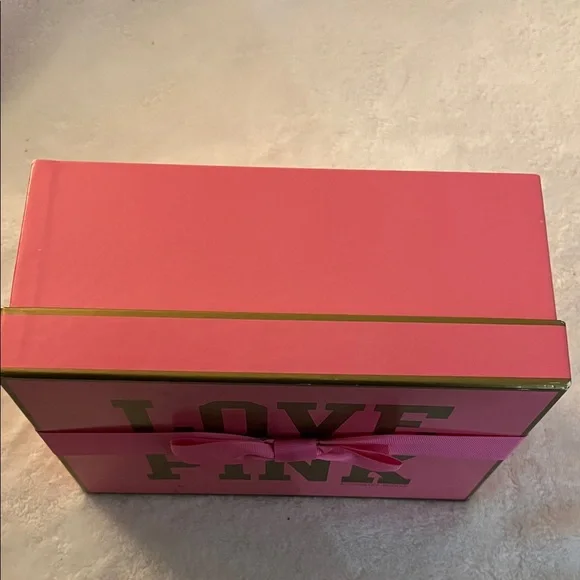 Limited Edition Victoria’s Secret PINK “Billion Dollar Dog” collectible - Picture 15 of 17